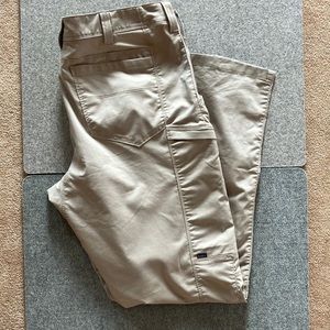 5.11 TACTICAL MEN’S STONE PANTS EXCELLENT CONDITION SEVERAL POCKETS FITT…